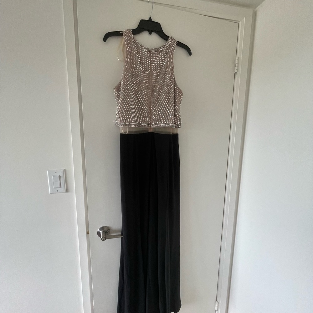 From Melanye Lyne - Size 12 . Only worn once from Prom in 2016.